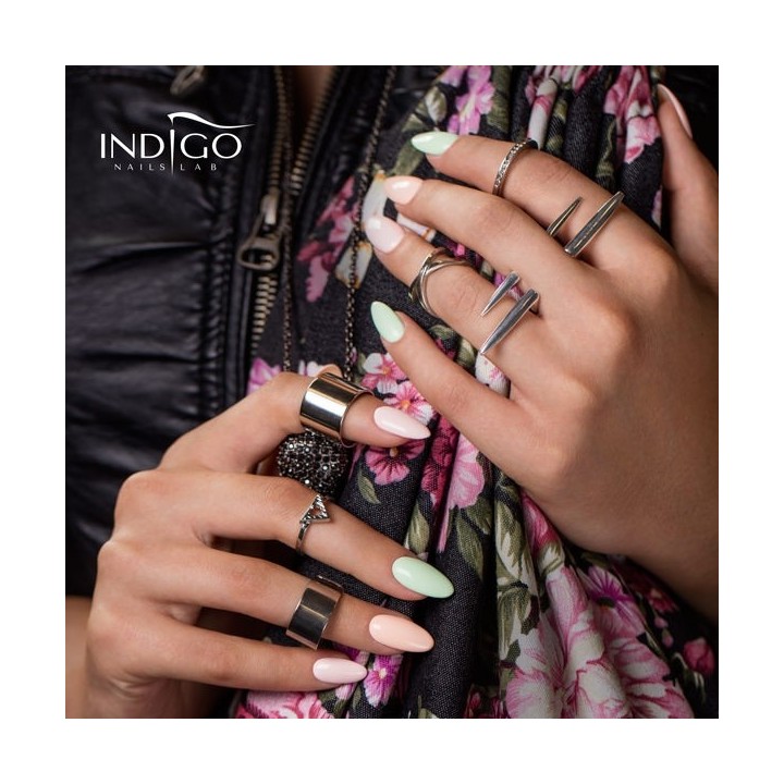 Blond hair, don't care Gel polish